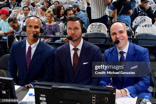 Richard Jefferson, JJ Redick and Ryan Ruocco report live before the game on October 25, 2023 at the Frost Bank Center in San Antonio, Texas. NOTE TO...