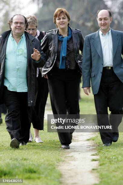 French Green Party presidential candidate Dominique Voynet visits a biotope on the island of the Pecette, 16 March 2007 in Blagnac southwestern...