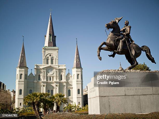 new orleans, st. louis cathedral e general jackson - jackson square foto e immagini stock