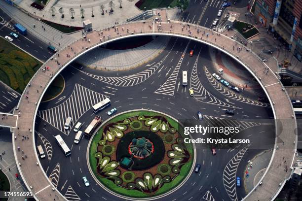 shanghai pedestrian circle - lujiazui stock-fotos und bilder