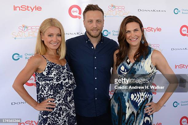 Personality Kelly Ripa, editor in chief at InStyle Ariel Foxman and publisher at InStyle Karin Tracy attend the Ovarian Cancer Research Fund's 16th...