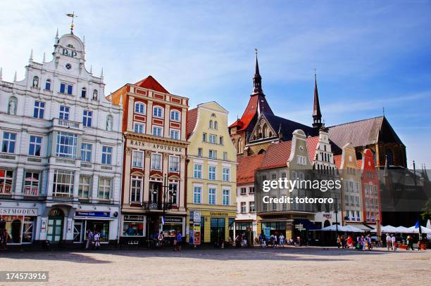 neuer markt (new market square) in rostock germany - rostock - fotografias e filmes do acervo