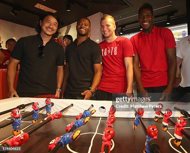 Danny Welbeck, Tom Cleverley and Patrice Evra of Manchester United FC pose with local sculptor Michael Lau after a Q&A session at the Nike store,...