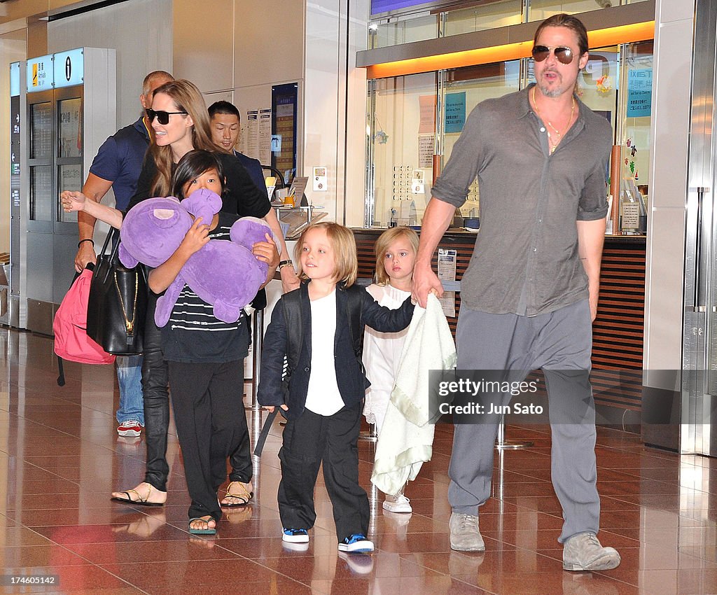 Angelina Jolie And Brad Pitt Arrive In Tokyo