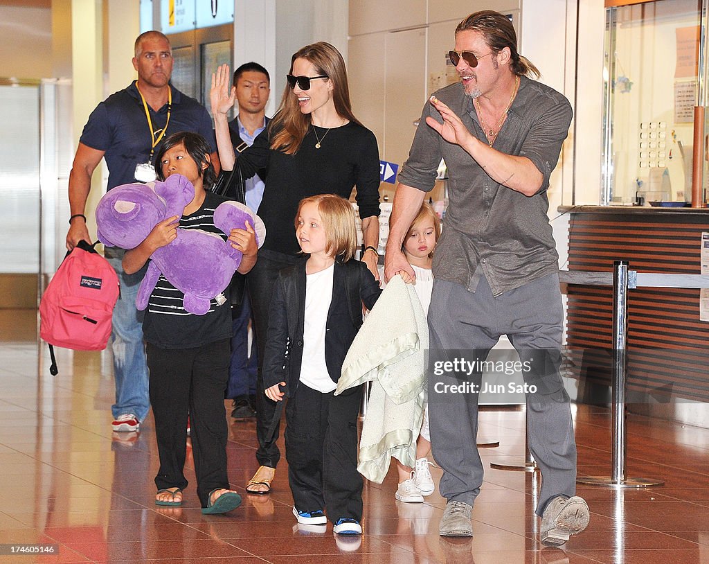 Angelina Jolie And Brad Pitt Arrive In Tokyo