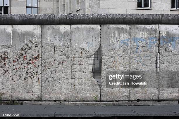 berlin wall - berlin wall cold war stock pictures, royalty-free photos & images