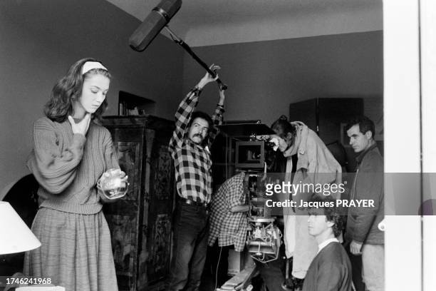 Myriem Roussel et la réalisatrice Joy Fleury sur le tournage du film 'Tristesse et Beauté' en octobre 1984