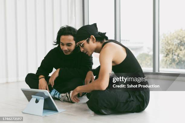 breakdancer study dance moves with his coach. - awards roaming show stock pictures, royalty-free photos & images