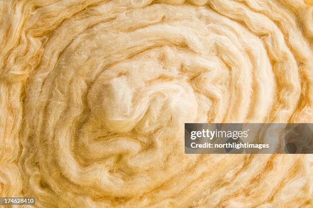 glass wool loft insulation - materiaal stockfoto's en -beelden