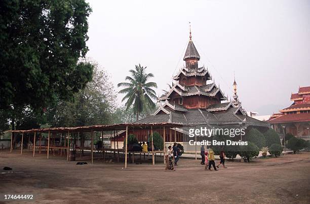 The multi-tiered roof of Wat Hua Wiang, one of Mae Hong Son's best known temples situated in the city of Mae Hong Son in the North of Thailand. It...