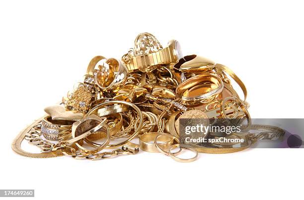 pile of gold jewelry - sieraden stockfoto's en -beelden