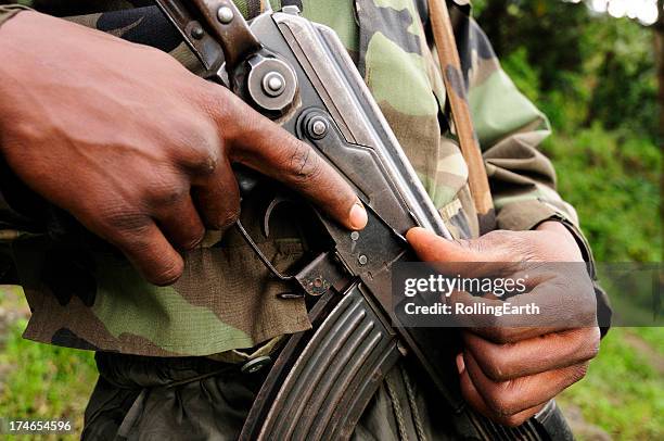 african soldier - ak 47 picture stockfoto's en -beelden