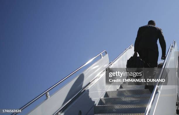 Democratic presidential candidate Illinois Senator Barack Obama prepares to board a plane at Dulles International Aiport in Chantilly, Virginia,...