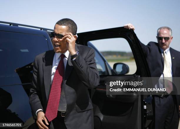 Democratic presidential candidate Illinois Senator Barack Obama prepares to board a plane at Dulles International Aiport in Chantilly, Virginia,...