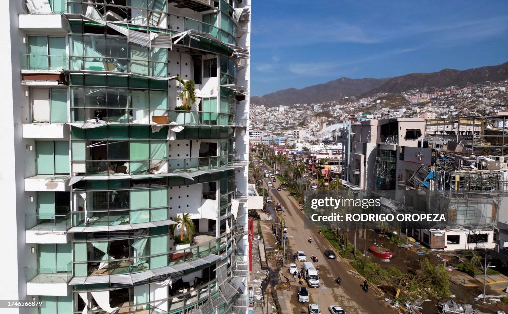 TOPSHOT-MEXICO-WEATHER-HURRICANE-OTIS