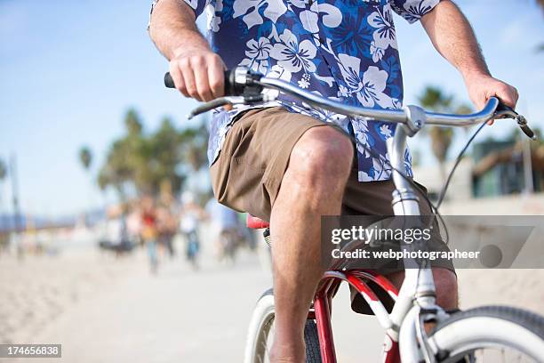 homem ciclismo - middle age imagens e fotografias de stock