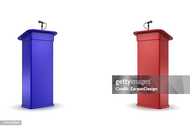 debate podiums - microphone white background stockfoto's en -beelden