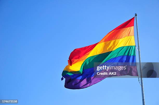 rainbow flagge - rainbow flag stock-fotos und bilder