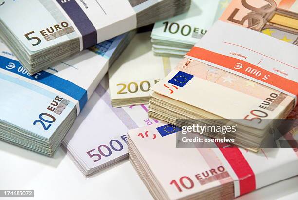 bundles of money - number 500 stock pictures, royalty-free photos & images