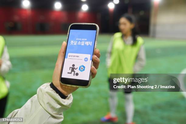 club, small group, korea, sports, women's soccer, women's futsal, moving activity, sports team, application, mobile app, real time - real time stock pictures, royalty-free photos & images