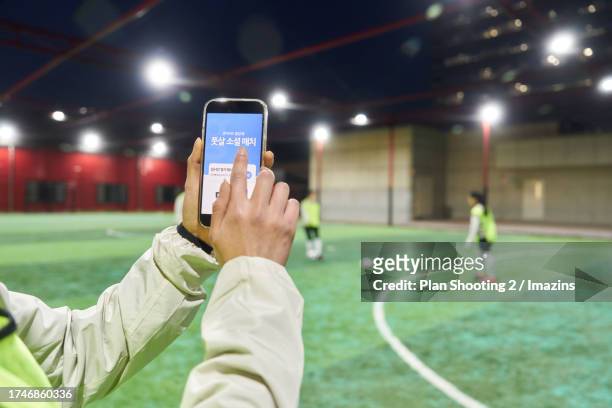 club, small group, korea, sports, women's soccer, women's futsal, moving activity, sports team, application, mobile app, real time - real time stock pictures, royalty-free photos & images