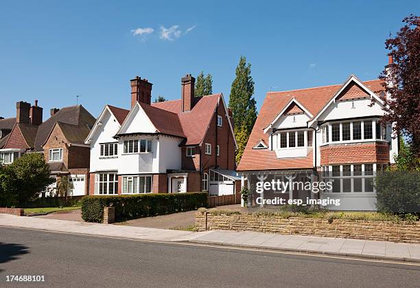 inglés suburbana de casas - birmingham england fotografías e imágenes de stock