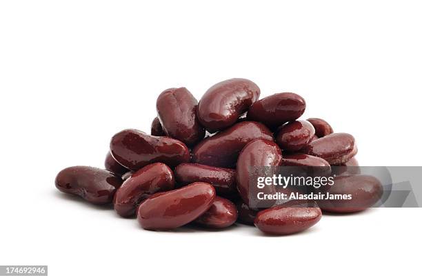 haufen von kidney bohnen - kidneybohne stock-fotos und bilder