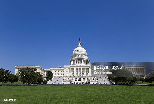 the capitol building - seat of united states senate (xxl) - capitool gebouw stockfoto's en -beelden