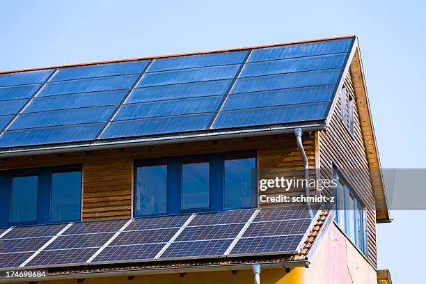 roof with solar panels - solar energy dish 個照片及圖片檔