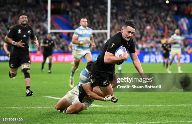 Will Jordan of New Zealand scores his team's seventh try whilst being challenged by Juan Cruz Mallia of Argentina during the Rugby World Cup France...