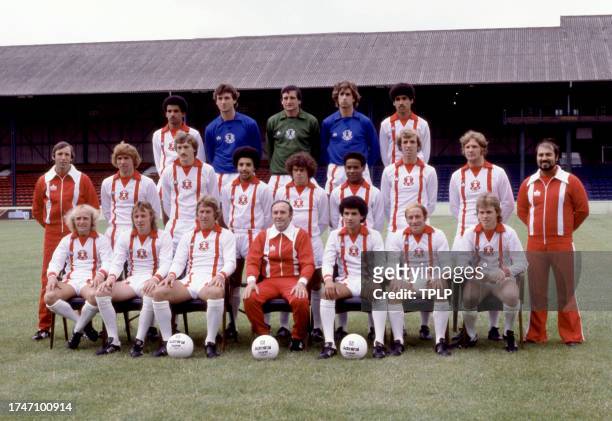 Team photo of Leyton Orient F.C.: Tunji Banjo, Mervyn Day, John Jackson, Sean Rafter, Kevin Godfrey, Alan Stephenson, Bill Roffey, Nigel Gray, Henry...
