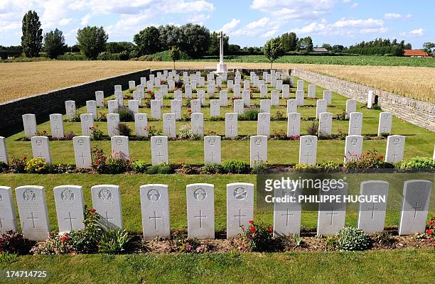 An picture taken on July 28,2013 shows tombs at the World War I British Of Bertenacre military cimetary in Fletre, northern France AFP PHOTO PHILIPPE...