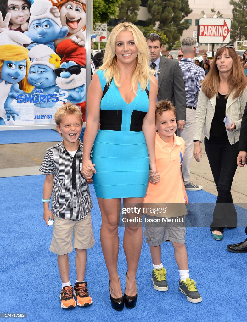 Premiere Of Columbia Pictures' "Smurfs 2" - Arrivals