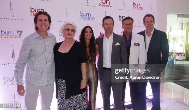 Matt Nix, Sharon Gless, Gabrielle Anwar, Jeffrey Donovan, Bruce Campbell and Jack Coleman arrive at wrap party for "Burn Notice" at Fontainebleau...