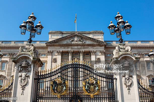 buckingham palace, london - buckingham palace gate stock pictures, royalty-free photos & images