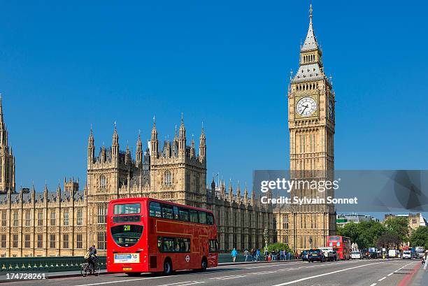 london, big ben and traffic on westminster bridge - london bus big ben stock pictures, royalty-free photos & images
