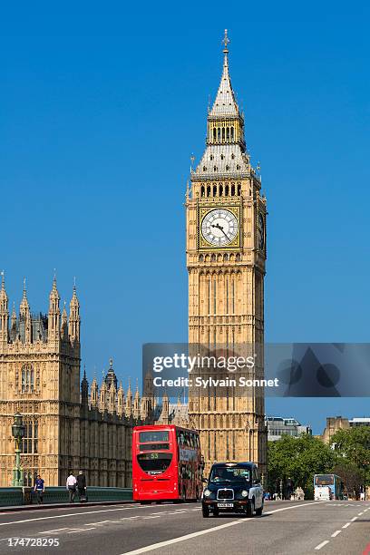 london, big ben and traffic on westminster bridge - big ben photos et images de collection