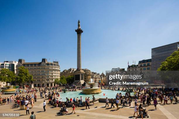 trafalgar square, the fountain and nelson's column - trafalgar square stock-fotos und bilder