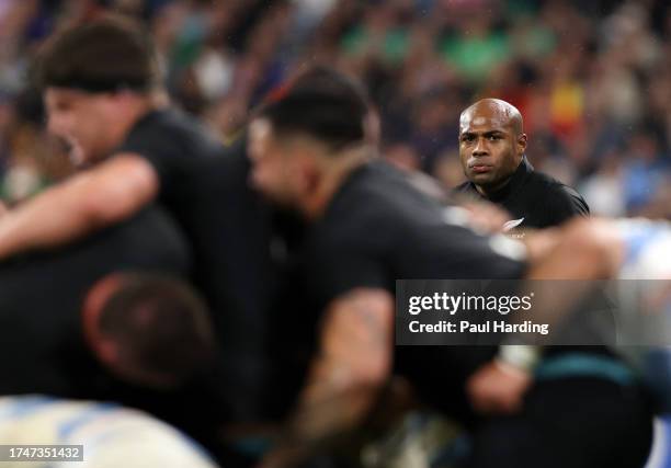 Mark Telea of New Zealand looks over the scrum during the Rugby World Cup France 2023 semi-final match between Argentina and New Zealand at Stade de...
