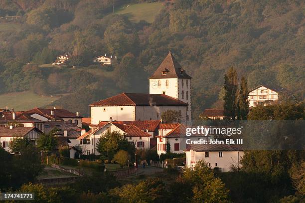sare with st martin church - baskenland stock-fotos und bilder