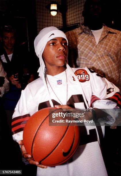 Rapper Lil Bow Wow arrives at Niketown to meet and greet fans in Chicago, Illinois in June 2002.