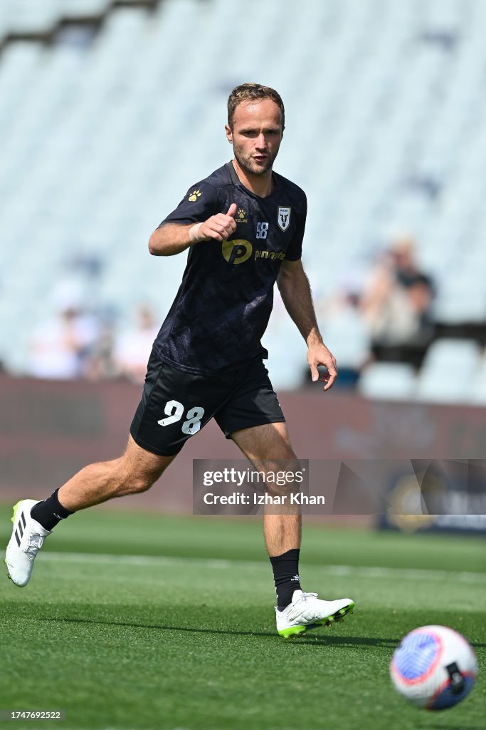 A-League Men Rd 1 - Macarthur FC v Brisbane Roar