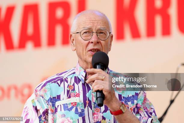 Dr Karl Kruszelnicki speaks during the Adam Spencer and Dr Karl Kruszelnicki speak during the Big Questions session at SXSW Sydney on October 21,...