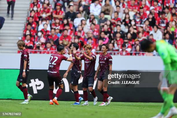 Haruya IDE of Vissel Kobe celebrates scoring his side's second goal with his team mates during the J.LEAGUE Meiji Yasuda J1 30th Sec. Match between...