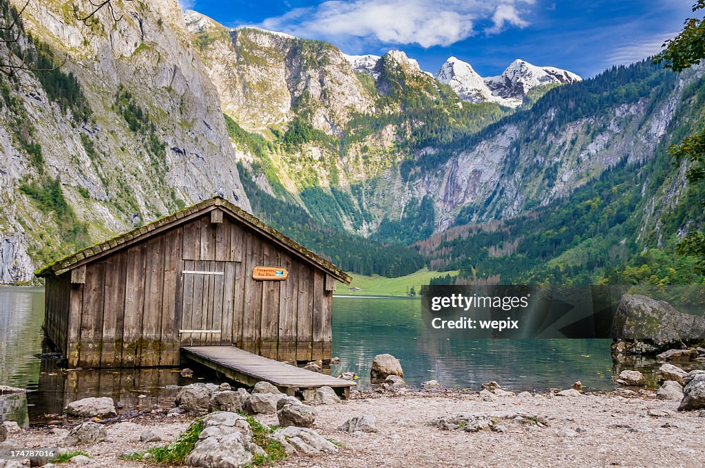 Montagna Lago di pesca tra alta montagna-gamma