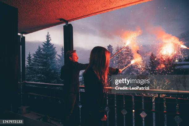 couple celebrating new year - woman snow outside night stockfoto's en -beelden