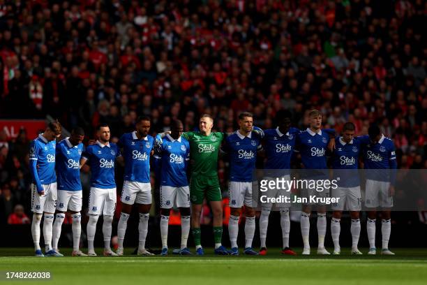 Everton players observe a minutes silence in remembrance of the victims of the recent attacks in Israel and Gaza prior to the Premier League match...