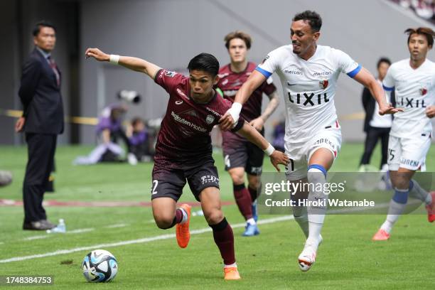 Daiju sasaki of Vissel Kobe and Diego Pituca of Kashima Antlers compete for the ball during the J.LEAGUE Meiji Yasuda J1 30th Sec. Match between...