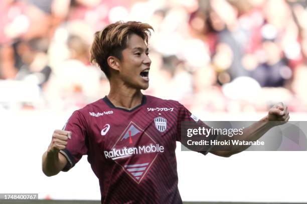 Haruya Ide of Vissel Kobe looks on during the J.LEAGUE Meiji Yasuda J1 30th Sec. Match between Vissel Kobe and Kashima Antlers at National Stadium on...