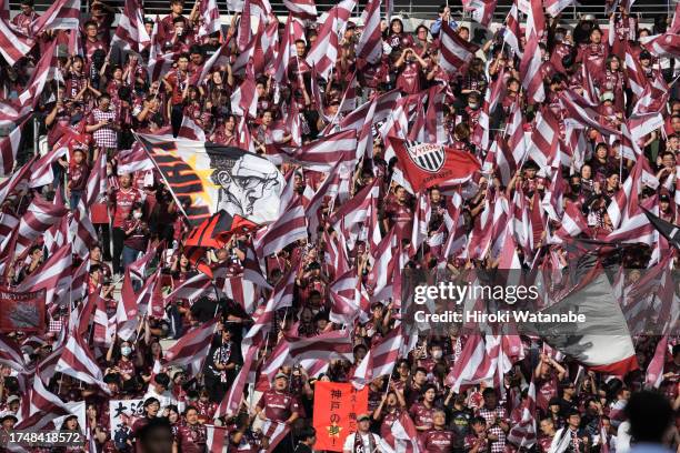 Fans of Vissel Kobe cheer prior to the J.LEAGUE Meiji Yasuda J1 30th Sec. Match between Vissel Kobe and Kashima Antlers at National Stadium on...